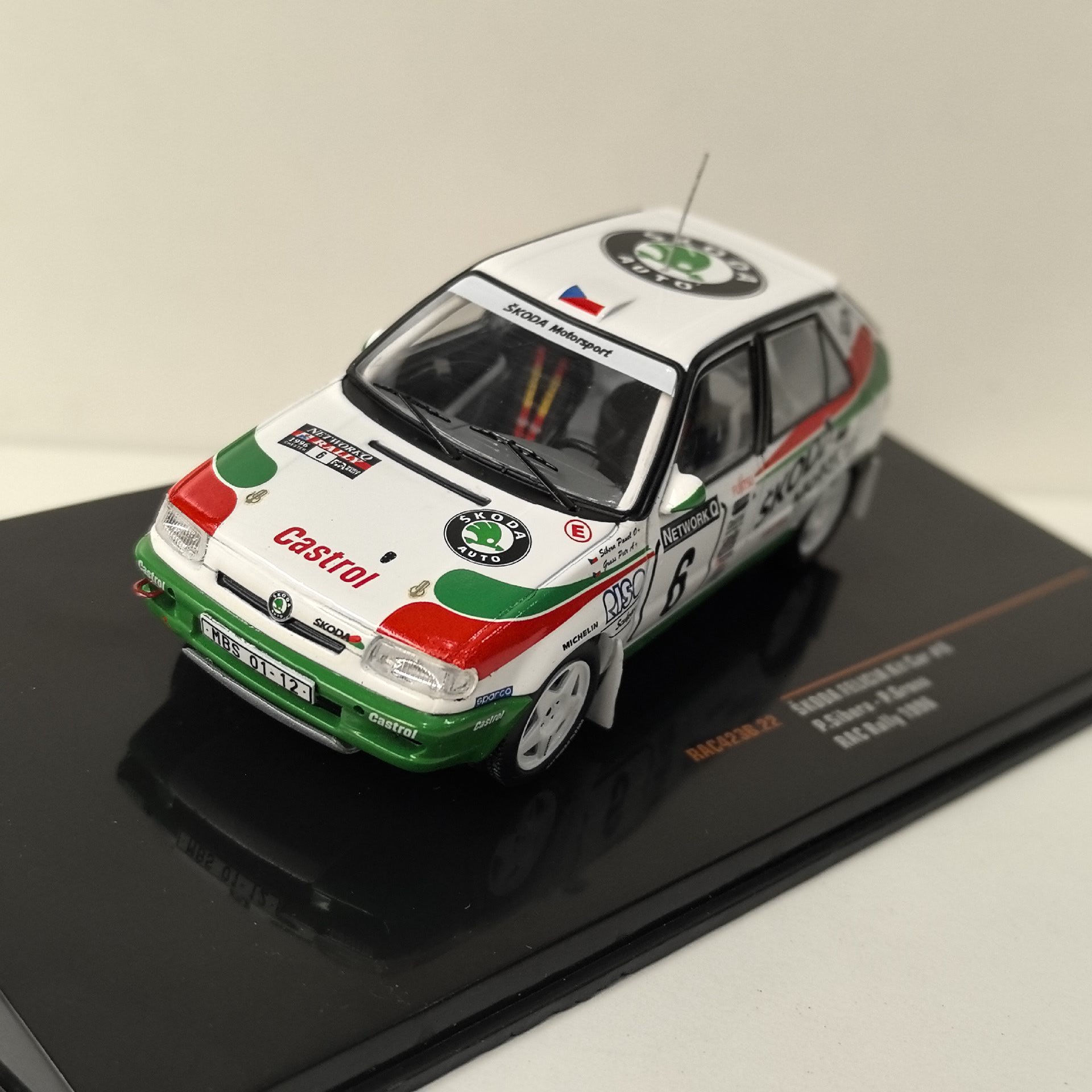 Diecast IXO 1/43 Scale SKODA F - огляд і ціна Model Kit Car