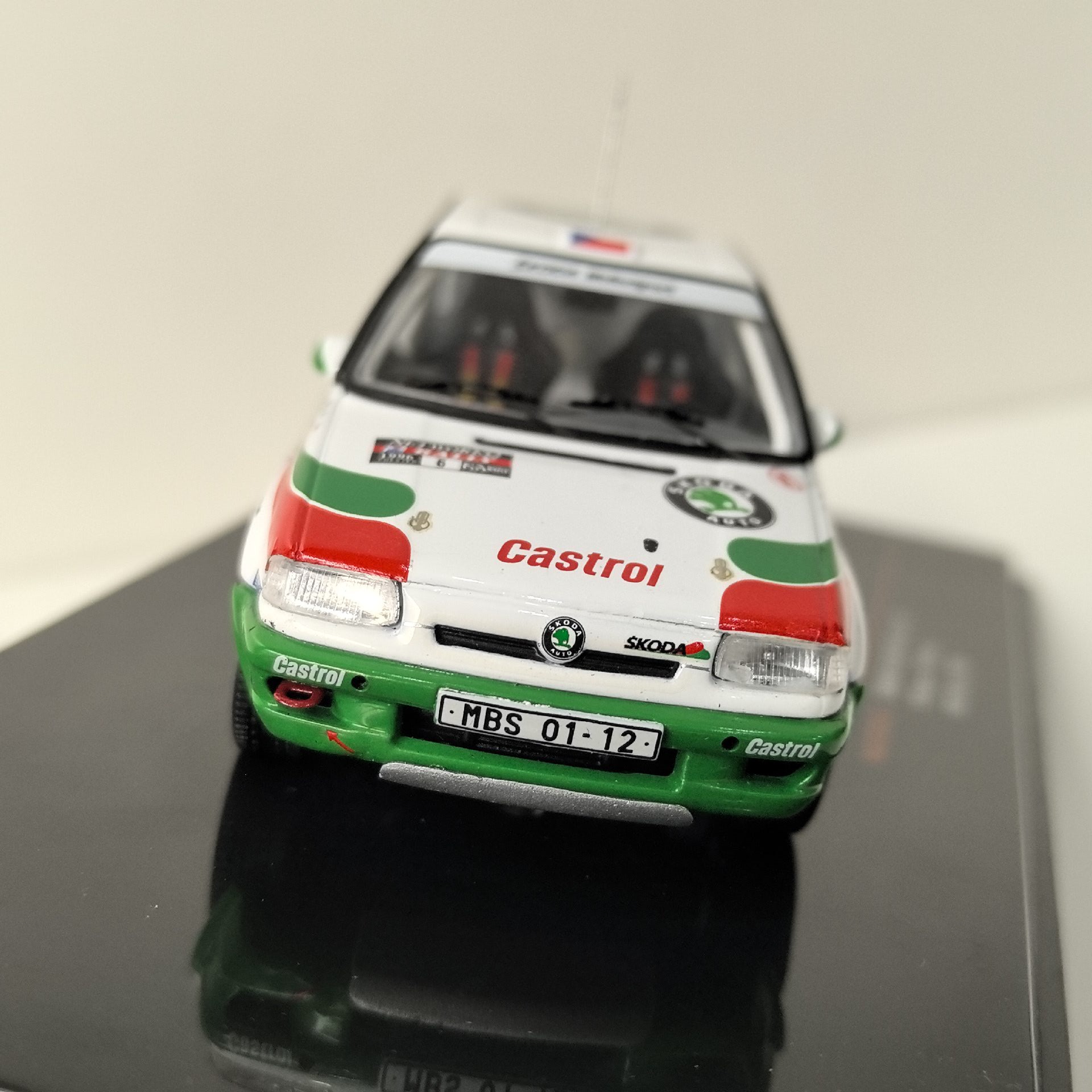 Diecast IXO 1/43 Scale SKODA F - огляд і ціна Model Kit Car