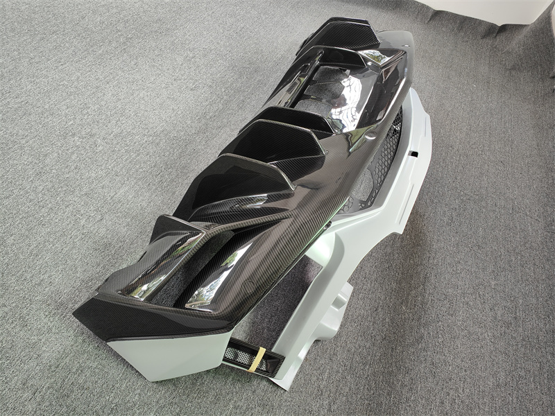 New Half Carbon Fiber Rear Bum - огляд і ціна Model Kit Lamborghini