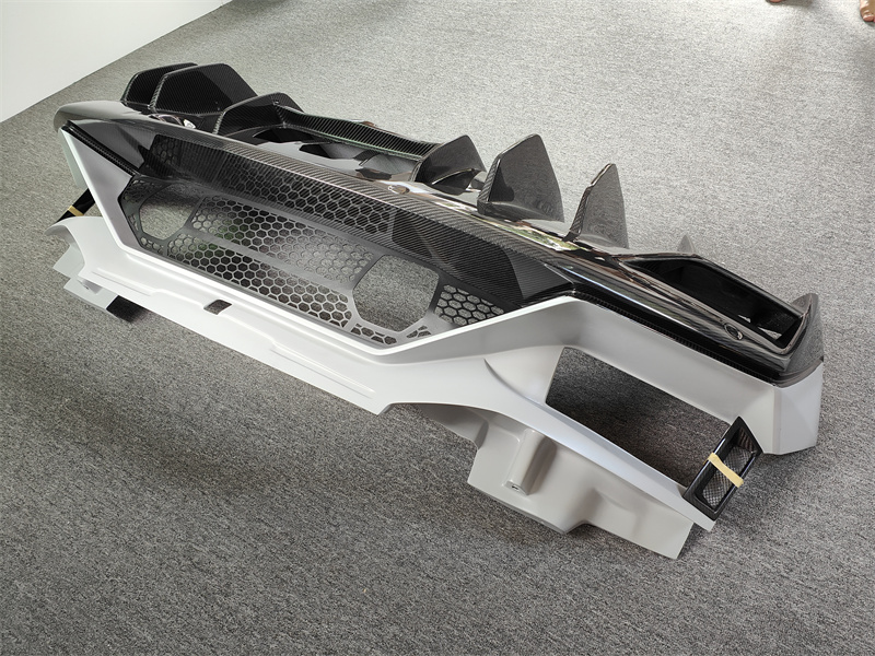 New Half Carbon Fiber Rear Bum - огляд і ціна Model Kit Lamborghini